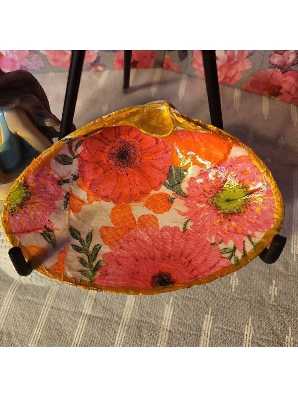 DECOUPAGE FLOWERS ON A CLAM SHELL
